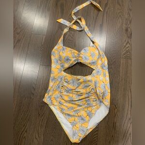 Cupshe bathing suit only wore once. Size XXL.